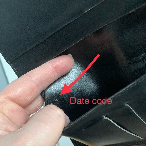 1994 authentic Louis Vuitton black Epi leather long wallet / checkbook holder - Picture 10 of 16